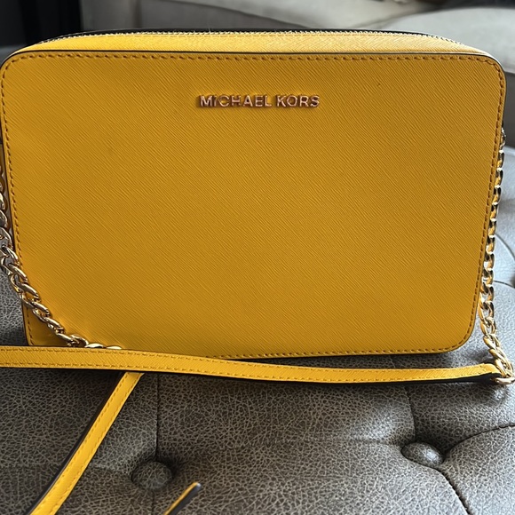 Michael Kors crossbody Yellow - Picture 3 of 5
